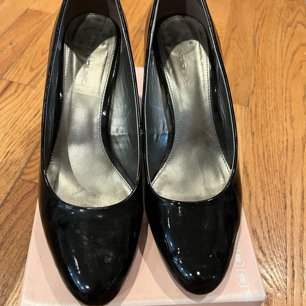 Bandolino Black Patent Pumps - Size 9 - Picture 4 of 11